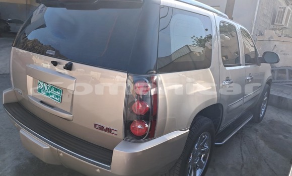 Buy Used GMC Yukon Silver Car in Ruwi in Masqat Buy Used GMC Yukon Silver Car in Ruwi in Masqat