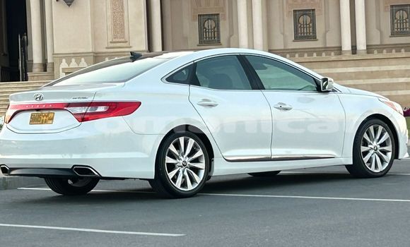Buy Used Hyundai Azera White Car in Muscat in Masqat Buy Used Hyundai Azera White Car in Muscat in Masqat