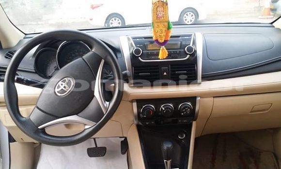 Buy Used Toyota Yaris White Car in Ruwi in Masqat Buy Used Toyota Yaris White Car in Ruwi in Masqat