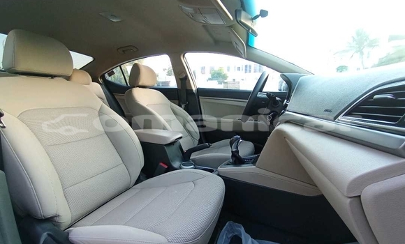 Buy Used Hyundai Elantra White Car in Muscat in Masqat Buy Used Hyundai Elantra White Car in Muscat in Masqat