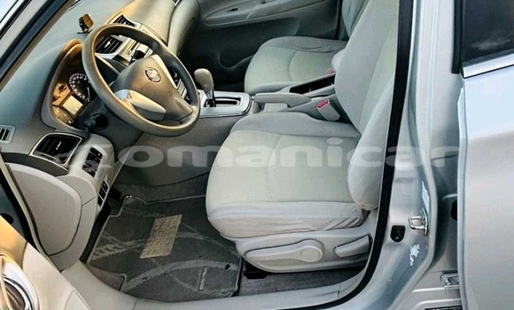 Buy Used Nissan Sentra Silver Car in Muscat in Masqat Buy Used Nissan Sentra Silver Car in Muscat in Masqat
