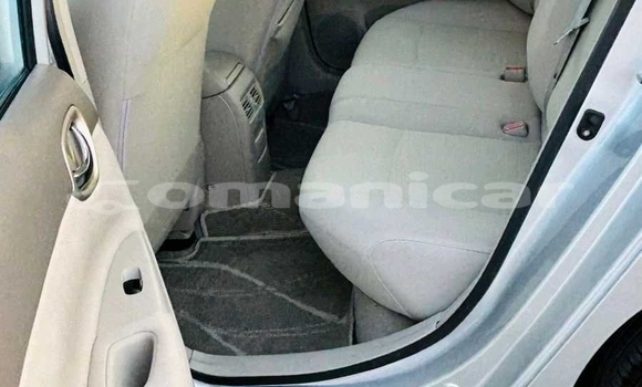 Buy Used Nissan Sentra Silver Car in Muscat in Masqat Buy Used Nissan Sentra Silver Car in Muscat in Masqat