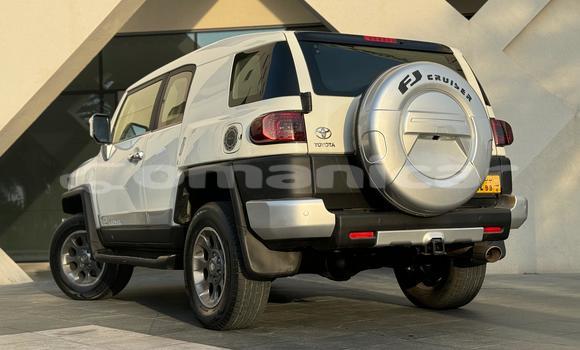 Buy Used Toyota FJ Cruiser White Car in Masqat in Masqat Buy Used Toyota FJ Cruiser White Car in Masqat in Masqat