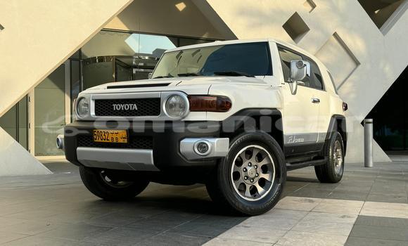 Buy Used Toyota FJ Cruiser White Car in Masqat in Masqat Buy Used Toyota FJ Cruiser White Car in Masqat in Masqat