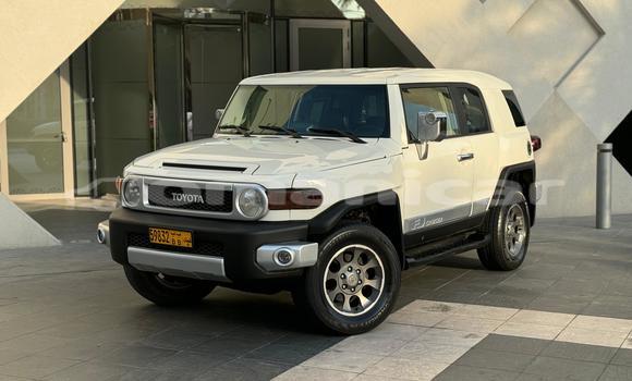 Buy Used Toyota FJ Cruiser White Car in Masqat in Masqat Buy Used Toyota FJ Cruiser White Car in Masqat in Masqat