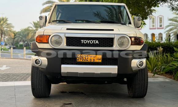 Buy Used Toyota FJ Cruiser White Car in Masqat in Masqat Buy Used Toyota FJ Cruiser White Car in Masqat in Masqat