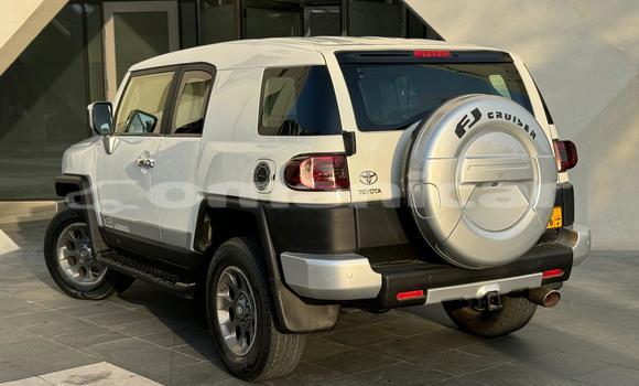 Buy Used Toyota FJ Cruiser White Car in Masqat in Masqat Buy Used Toyota FJ Cruiser White Car in Masqat in Masqat