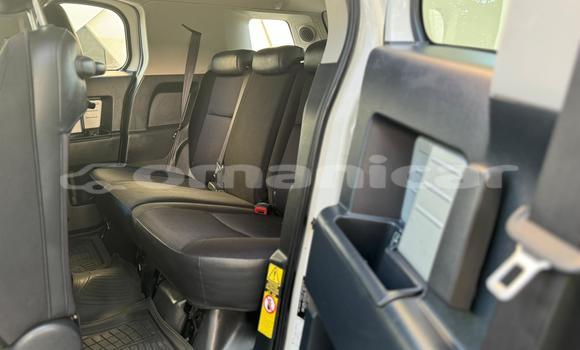 Buy Used Toyota FJ Cruiser White Car in Masqat in Masqat Buy Used Toyota FJ Cruiser White Car in Masqat in Masqat