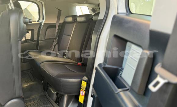 Buy Used Toyota FJ Cruiser White Car in Masqat in Masqat Buy Used Toyota FJ Cruiser White Car in Masqat in Masqat
