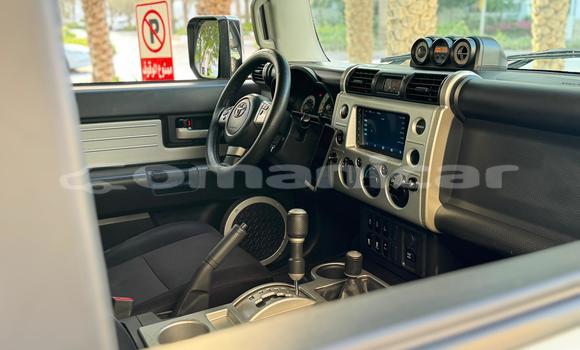 Buy Used Toyota FJ Cruiser White Car in Masqat in Masqat Buy Used Toyota FJ Cruiser White Car in Masqat in Masqat