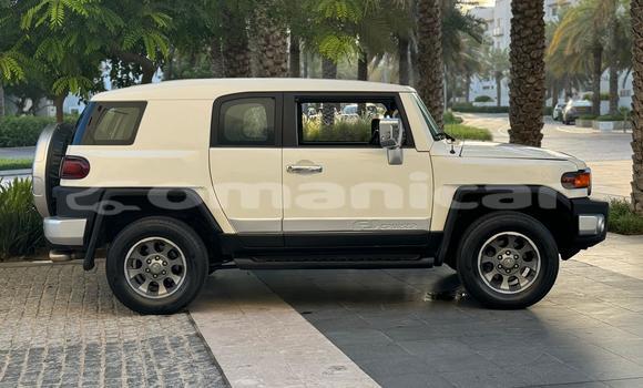 Buy Used Toyota FJ Cruiser White Car in Masqat in Masqat Buy Used Toyota FJ Cruiser White Car in Masqat in Masqat