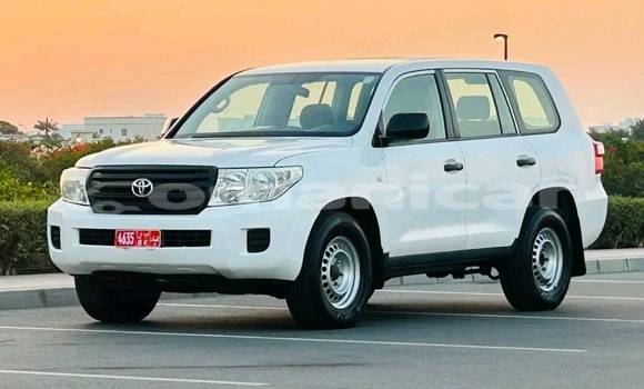 Buy Used Toyota Land Cruiser White Car in Muscat in Masqat Buy Used Toyota Land Cruiser White Car in Muscat in Masqat