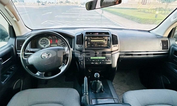 Buy Used Toyota Land Cruiser White Car in Muscat in Masqat Buy Used Toyota Land Cruiser White Car in Muscat in Masqat