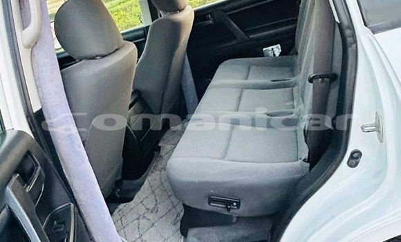 Buy Used Toyota Land Cruiser White Car in Muscat in Masqat Buy Used Toyota Land Cruiser White Car in Muscat in Masqat