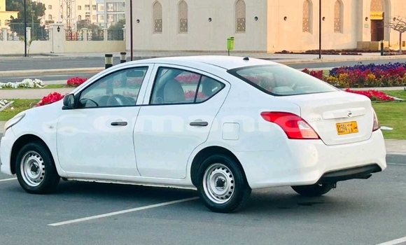 Buy Used Nissan Sunny White Car in Muscat in Masqat Buy Used Nissan Sunny White Car in Muscat in Masqat