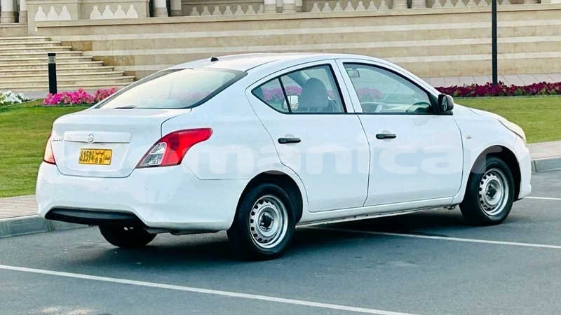 Big with watermark nissan sunny masqat muscat 7135