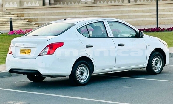 Buy Used Nissan Sunny White Car in Muscat in Masqat Buy Used Nissan Sunny White Car in Muscat in Masqat