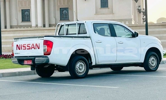 Buy Used Nissan Navara White Car in Muscat in Masqat Buy Used Nissan Navara White Car in Muscat in Masqat
