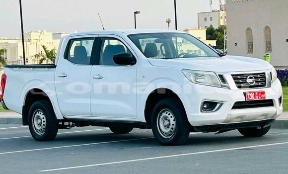Buy Used Nissan Navara White Car in Muscat in Masqat Buy Used Nissan Navara White Car in Muscat in Masqat