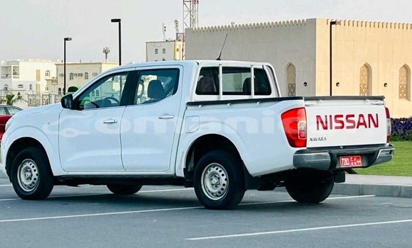 Buy Used Nissan Navara White Car in Muscat in Masqat Buy Used Nissan Navara White Car in Muscat in Masqat