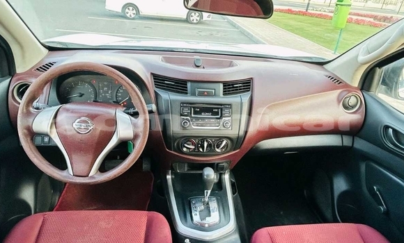 Buy Used Nissan Navara White Car in Muscat in Masqat Buy Used Nissan Navara White Car in Muscat in Masqat