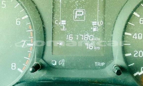 Buy Used Nissan Navara White Car in Muscat in Masqat Buy Used Nissan Navara White Car in Muscat in Masqat