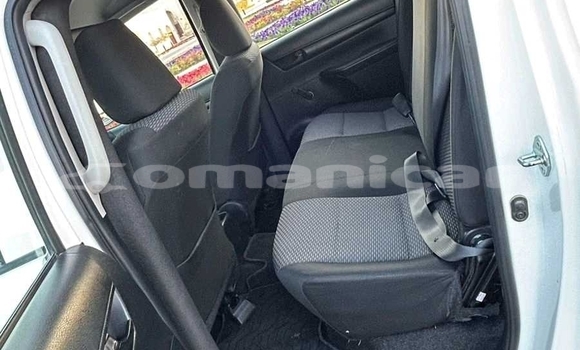 Buy Used Toyota Hilux White Car in Muscat in Masqat Buy Used Toyota Hilux White Car in Muscat in Masqat