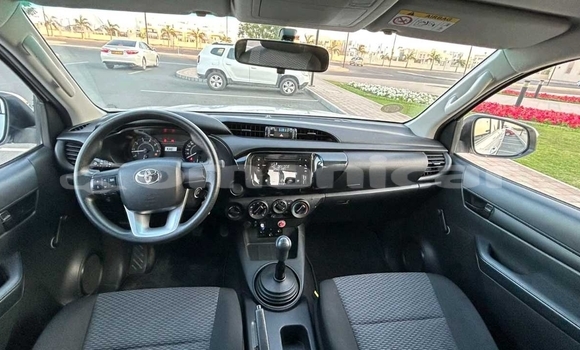 Buy Used Toyota Hilux White Car in Muscat in Masqat Buy Used Toyota Hilux White Car in Muscat in Masqat