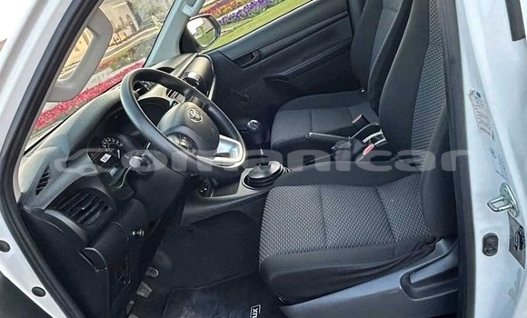 Buy Used Toyota Hilux White Car in Muscat in Masqat Buy Used Toyota Hilux White Car in Muscat in Masqat