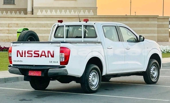 Buy Used Nissan Navara White Car in Muscat in Masqat Buy Used Nissan Navara White Car in Muscat in Masqat
