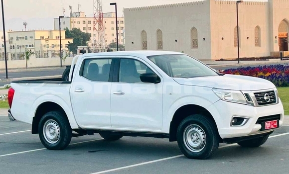 Buy Used Nissan Navara White Car in Muscat in Masqat Buy Used Nissan Navara White Car in Muscat in Masqat