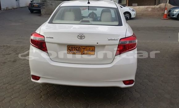 Buy Used Toyota Yaris White Car in Ruwi in Masqat Buy Used Toyota Yaris White Car in Ruwi in Masqat