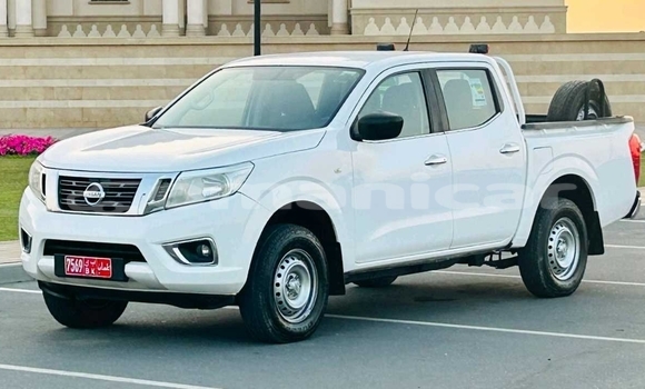 Buy Used Nissan Navara White Car in Muscat in Masqat Buy Used Nissan Navara White Car in Muscat in Masqat