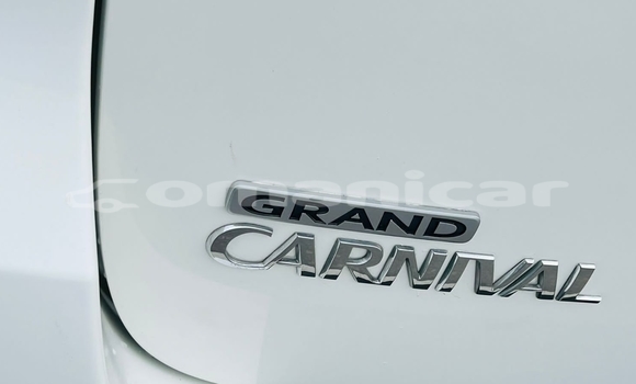 Buy Used Kia Carnival White Car in Muscat in Masqat Buy Used Kia Carnival White Car in Muscat in Masqat