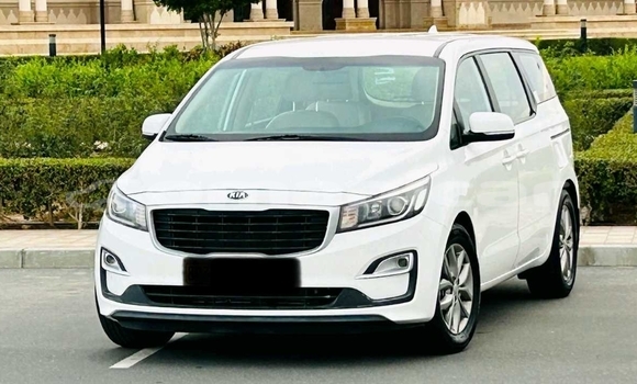 Buy Used Kia Carnival White Car in Muscat in Masqat Buy Used Kia Carnival White Car in Muscat in Masqat