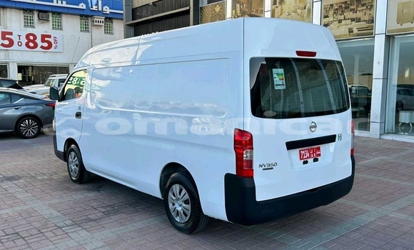 Buy Used Nissan Urvan White Car in Muscat in Masqat Buy Used Nissan Urvan White Car in Muscat in Masqat