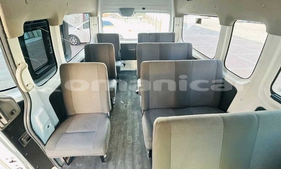 Buy Used Nissan Urvan White Car in Muscat in Masqat Buy Used Nissan Urvan White Car in Muscat in Masqat