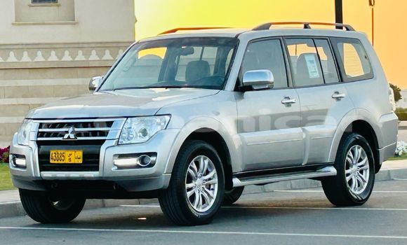 Buy Used Mitsubishi Pajero Silver Car in Muscat in Masqat Buy Used Mitsubishi Pajero Silver Car in Muscat in Masqat