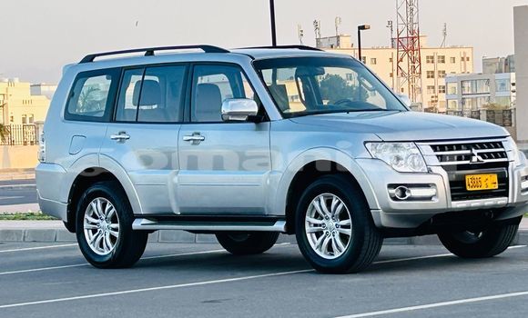 Buy Used Mitsubishi Pajero Silver Car in Muscat in Masqat Buy Used Mitsubishi Pajero Silver Car in Muscat in Masqat