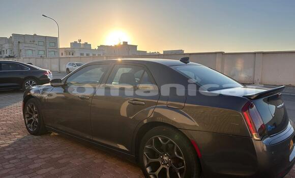 Buy Used Chrysler 300C Black Car in Ruwi in Masqat Buy Used Chrysler 300C Black Car in Ruwi in Masqat