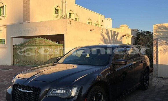 Buy Used Chrysler 300C Black Car in Ruwi in Masqat