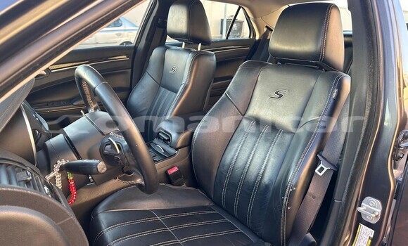 Buy Used Chrysler 300C Black Car in Ruwi in Masqat Buy Used Chrysler 300C Black Car in Ruwi in Masqat