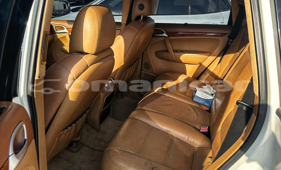 Buy Used Porsche Cayenne White Car in Al khuwair in al-Batinah Buy Used Porsche Cayenne White Car in Al khuwair in al-Batinah