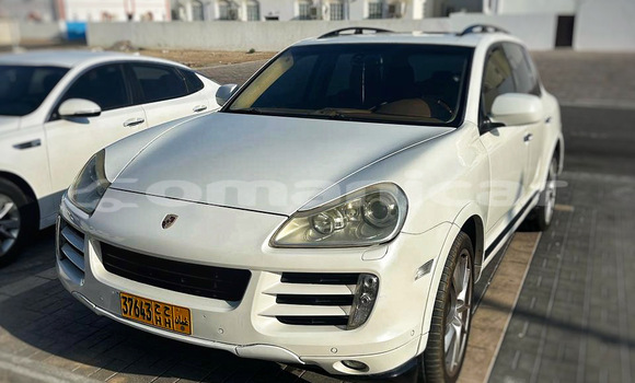 Buy Used Porsche Cayenne White Car in Al khuwair in al-Batinah