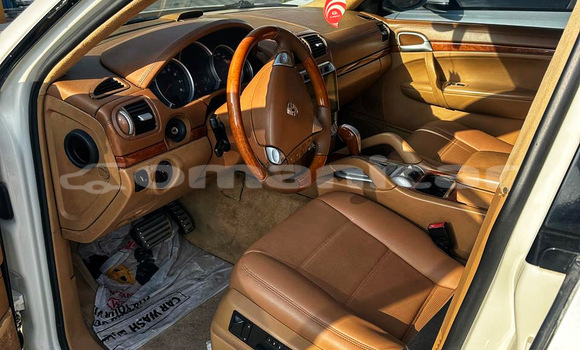 Buy Used Porsche Cayenne White Car in Al khuwair in al-Batinah Buy Used Porsche Cayenne White Car in Al khuwair in al-Batinah