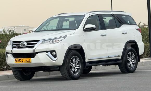 Buy Used Toyota Fortuner White Car in Muscat in Masqat Buy Used Toyota Fortuner White Car in Muscat in Masqat