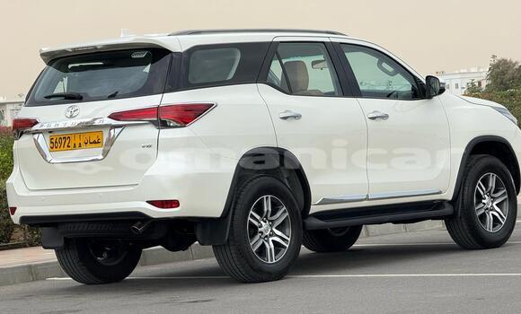 Buy Used Toyota Fortuner White Car in Muscat in Masqat Buy Used Toyota Fortuner White Car in Muscat in Masqat