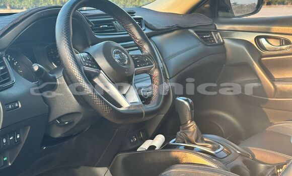 Buy Import Nissan Rogue Silver Car in Al khuwair in al-Batinah Buy Import Nissan Rogue Silver Car in Al khuwair in al-Batinah