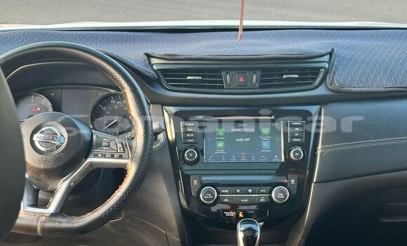 Buy Import Nissan Rogue Silver Car in Al khuwair in al-Batinah Buy Import Nissan Rogue Silver Car in Al khuwair in al-Batinah