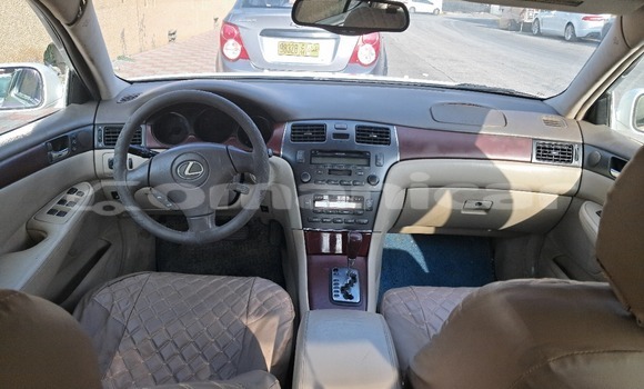 Buy Used Lexus ES White Car in Masqat in Masqat Buy Used Lexus ES White Car in Masqat in Masqat